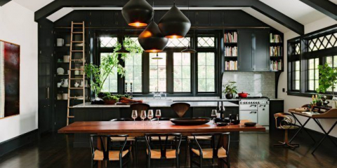 Design kuchyně podél okna (60+ fotografií a nápadů na uspořádání): bezpodmínečný styl a ergonomie